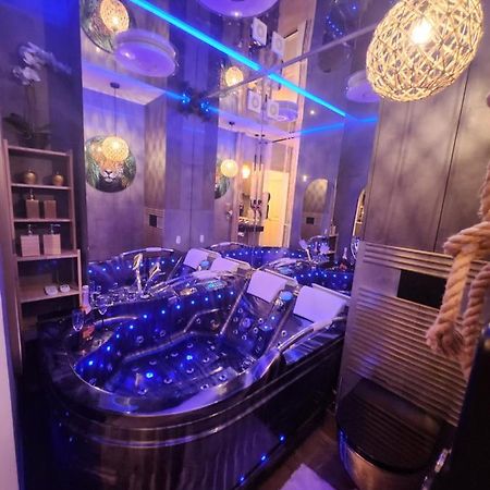 Warszawa Wola Wyjatkowe Studio Z Jacuzzi, Sauna I Fotelem Do Masazu - Exceptional Studio In Warsaw With Jacuzzi, Sauna And Massage Chair Exterior photo